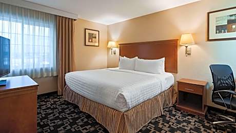 King Suite - Non-Smoking