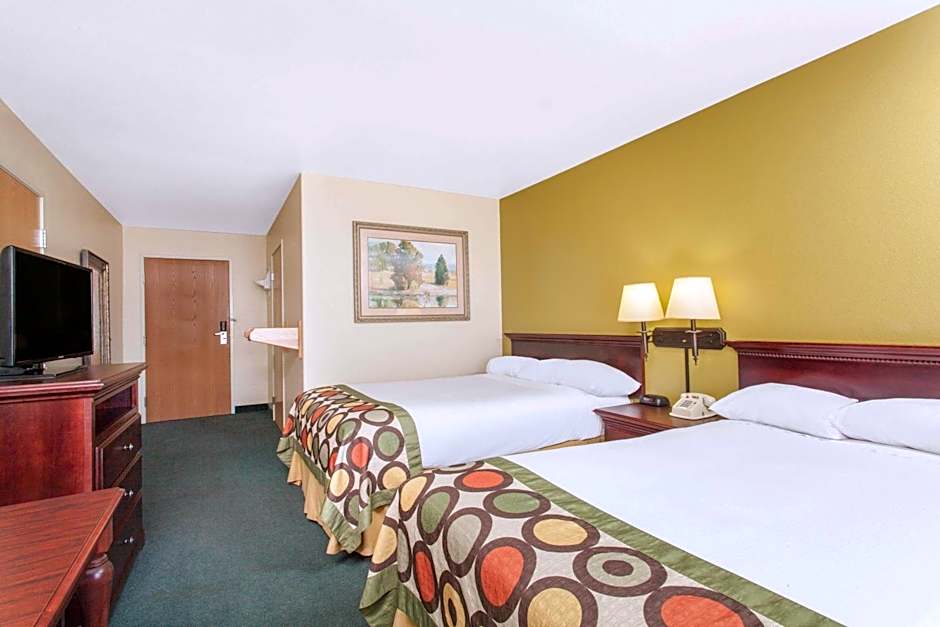 Super 8 by Wyndham McCall