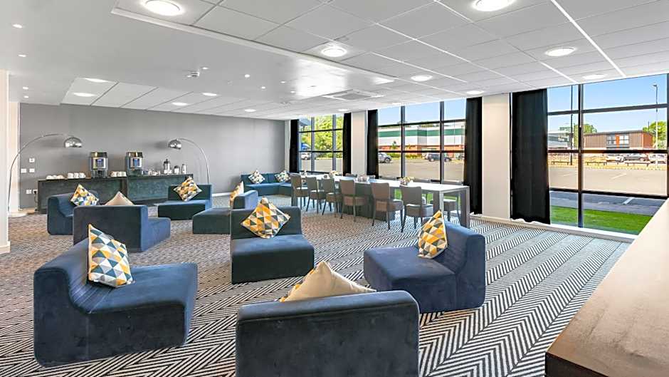 Holiday Inn Express Leigh - Sports Village By IHG