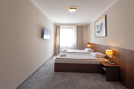 Twin Room with Air Condition