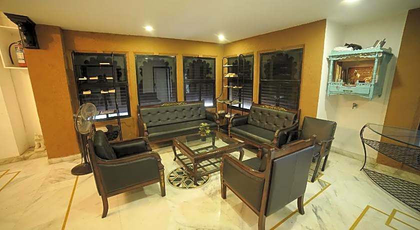 Hotel Udai Niwas - By The Lake
