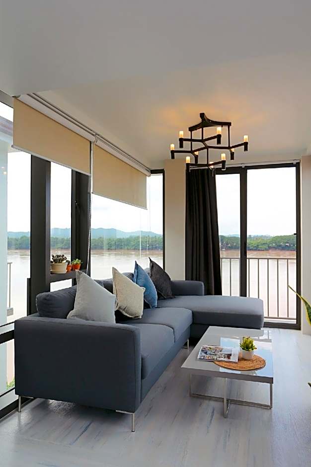 The River House Chiangkhan Hotel