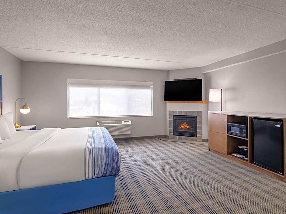 AmericInn by Wyndham Shakopee Near Canterbury Park