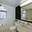 La Quinta Inn & Suites by Wyndham Secaucus Meadowlands