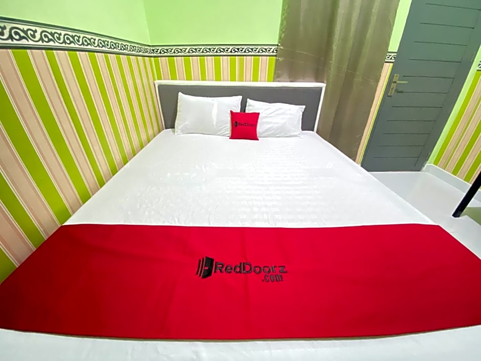 RedDoorz @ Porodisa Homestay Palu