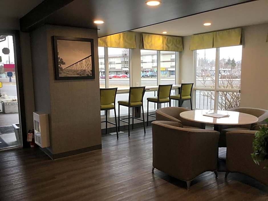 Super 8 by Wyndham Lethbridge