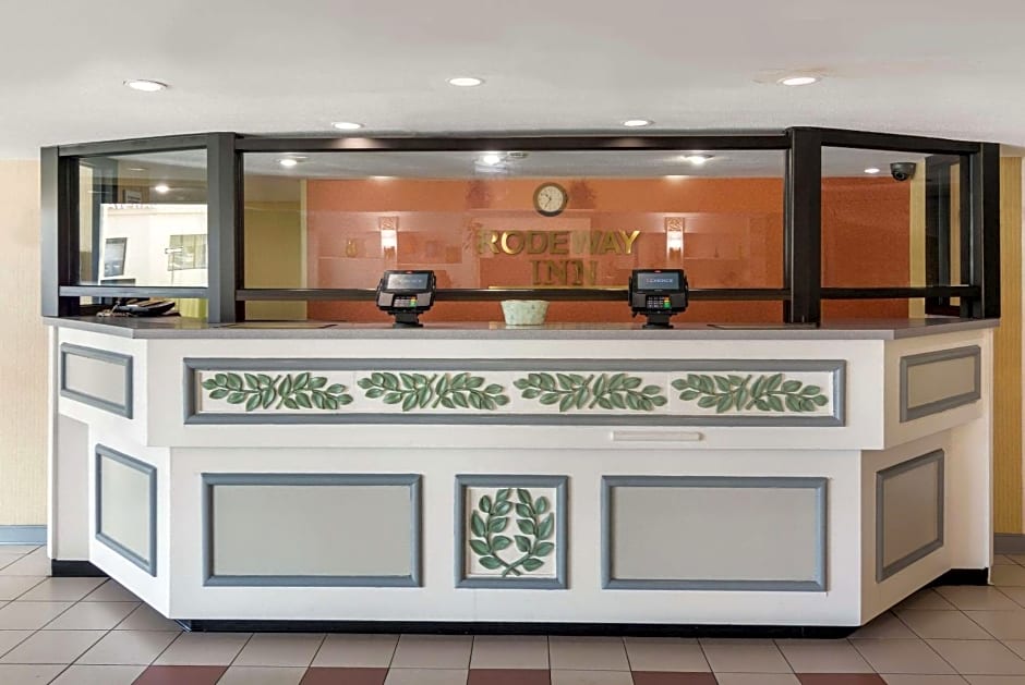 Rodeway Inn At Fort Lee