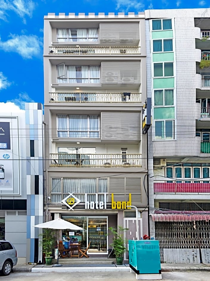 Hotel Bond
