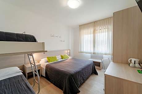 Quadruple Room with Private Bathroom