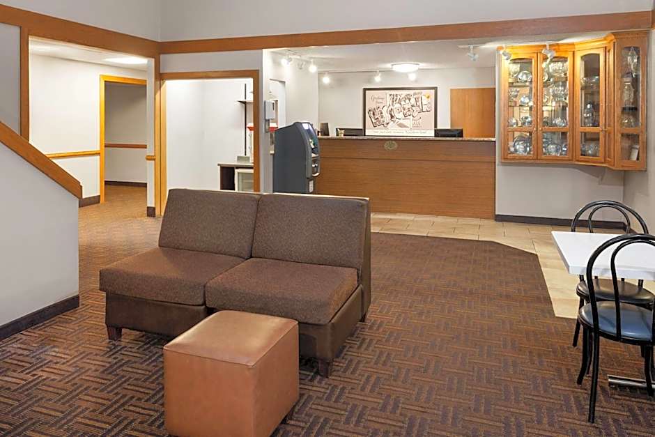 Super 8 by Wyndham Green Bay Near Stadium