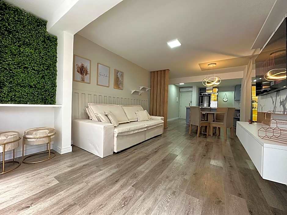 LA02- 2 Suítes +1Quarto | Jacuzzi | Churrasqueira