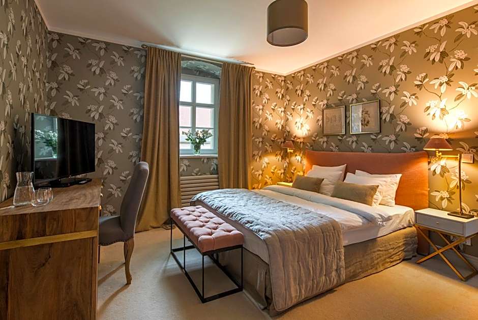 Zamek Sarny - Schloss Scharfeneck