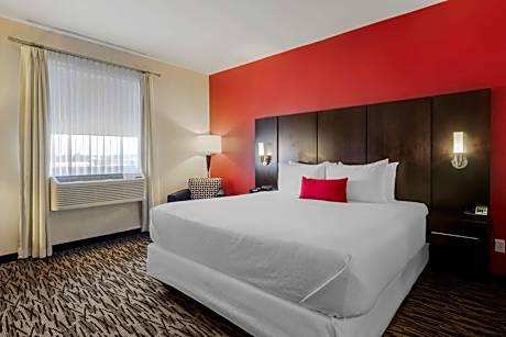 King Suite with One King Bed and Wet Bar - Non Smoking