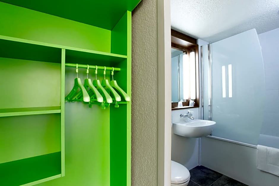greet hotel restaurant Angouleme Ouest