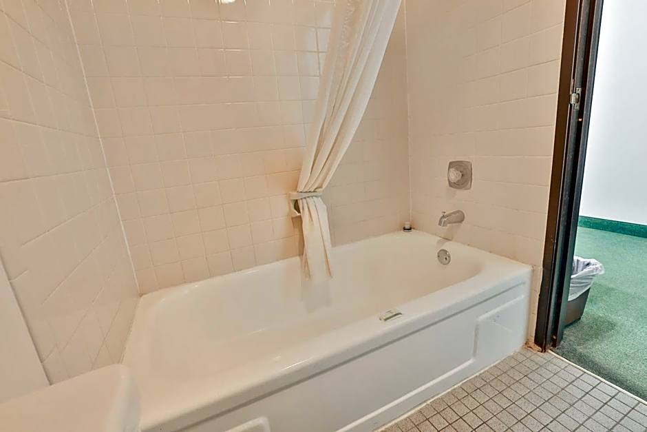 OYO Hotel Pipestone MN, Canterbury Park