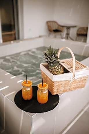 White Note Luxury Suites