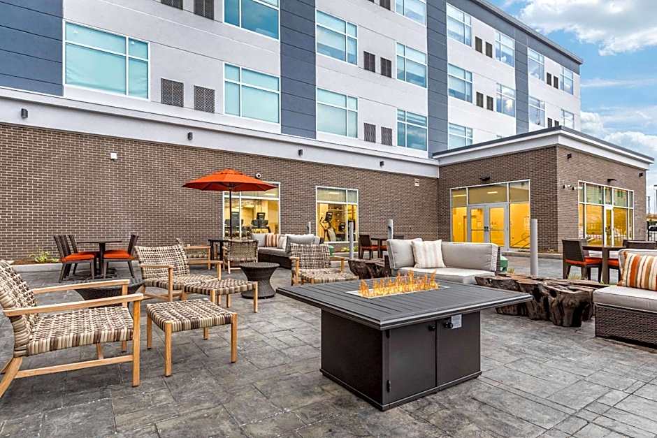 Cambria Hotel Milwaukee Downtown