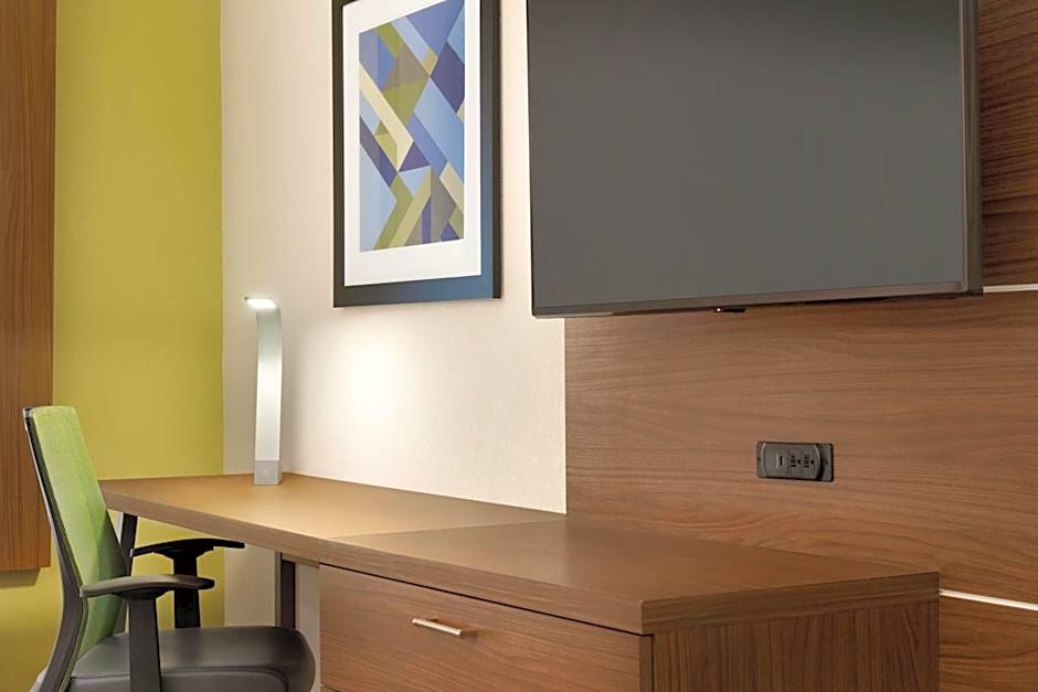 Holiday Inn Express & Suites Cincinnati South - Wilder By IHG