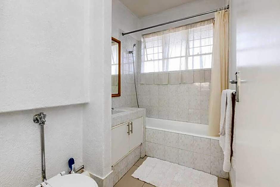 Inn & Out Sandton Park