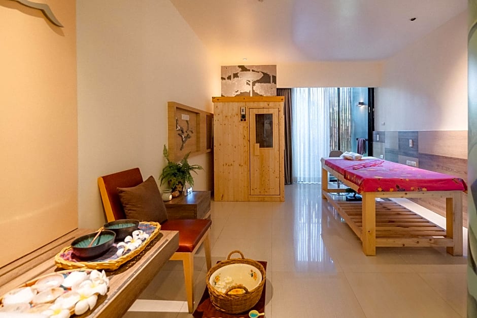 Holiday Inn Express Phuket Patong Beach Central By IHG