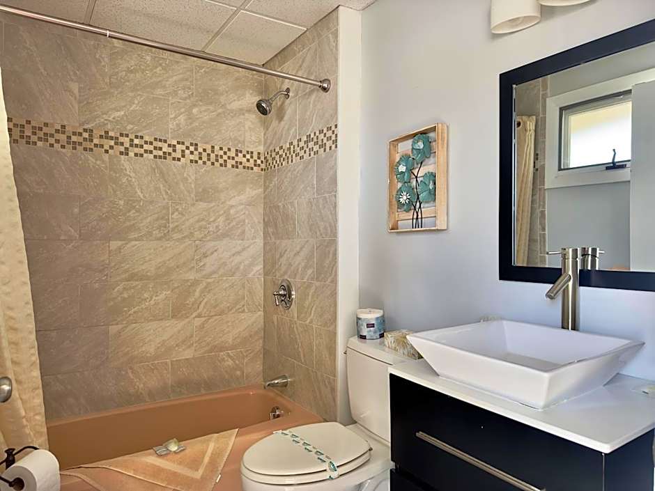 Colonial Valley Motel