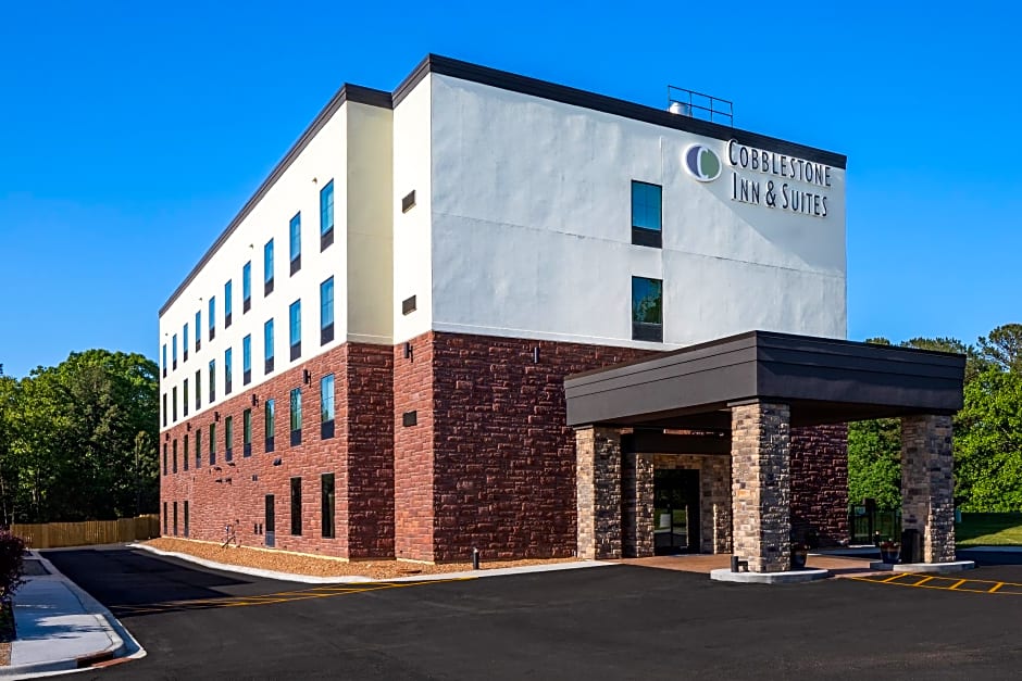 Cobblestone Inn & Suites  Fairfield Bay