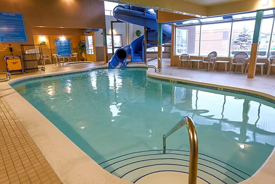 Prairie Crest Calgary Airport by IHG