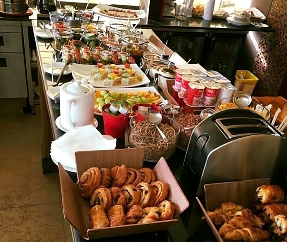 Roots Apartment Hotel