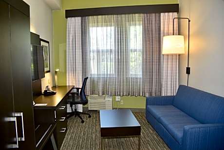 King Suite with Spa Bath - Non-Smoking
