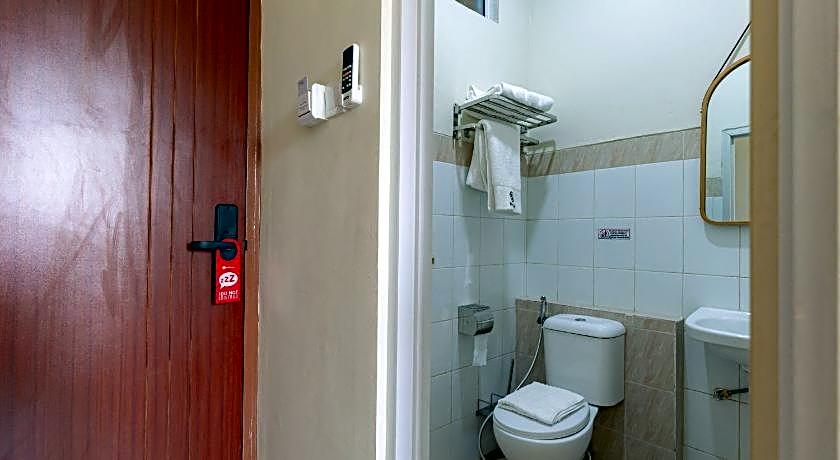 RedDoorz Plus @ Komplek ABC Batu Aji Batam