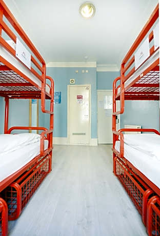 Bed in 4-Bed Mixed Dormitory Room Ensuite (18–40 years)