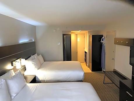 Standard Room with Two Queen Beds