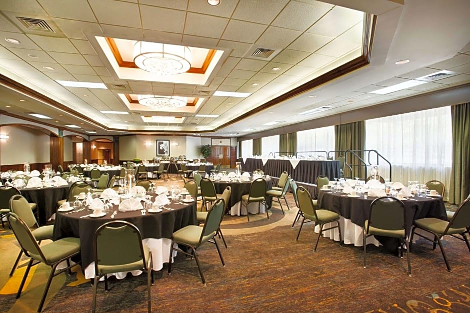 Embassy Suites By Hilton Greensboro-Airport