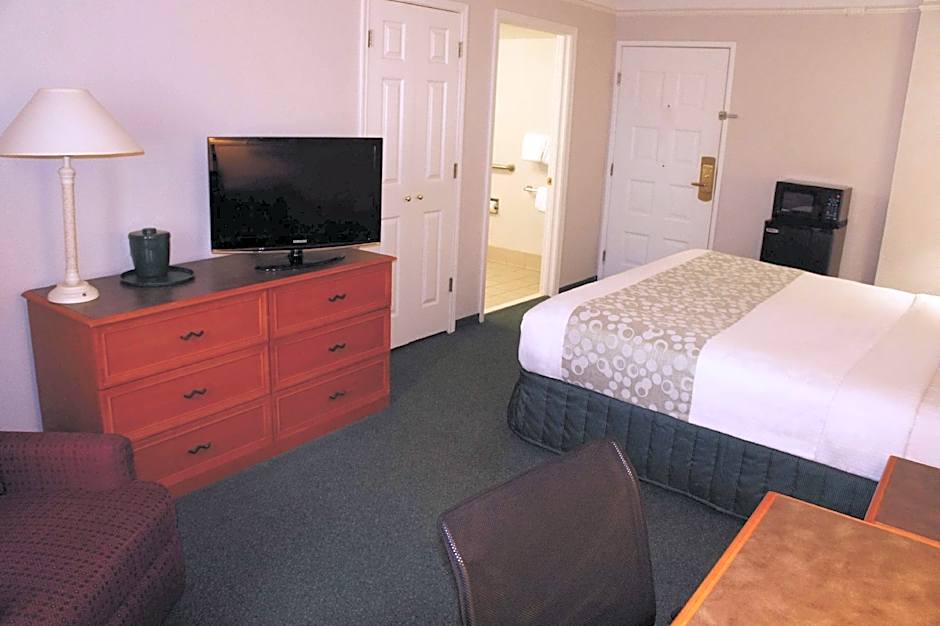 La Quinta Inn & Suites by Wyndham Kansas City Lenexa