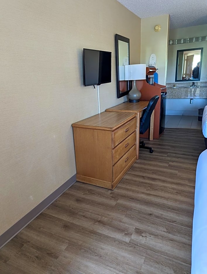 Days Inn by Wyndham Columbus Fairgrounds