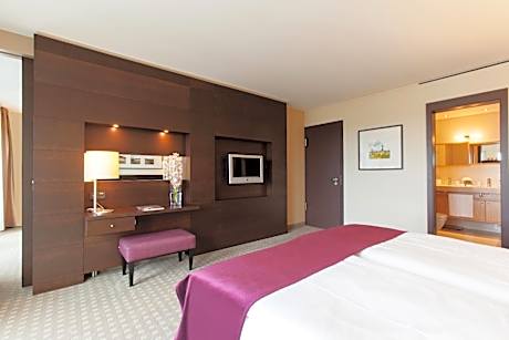 Suite with Land View