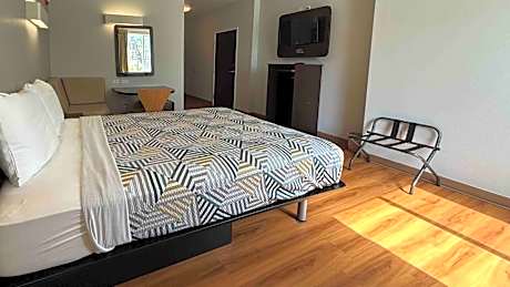 Queen Room - Disability Access - Non-Smoking