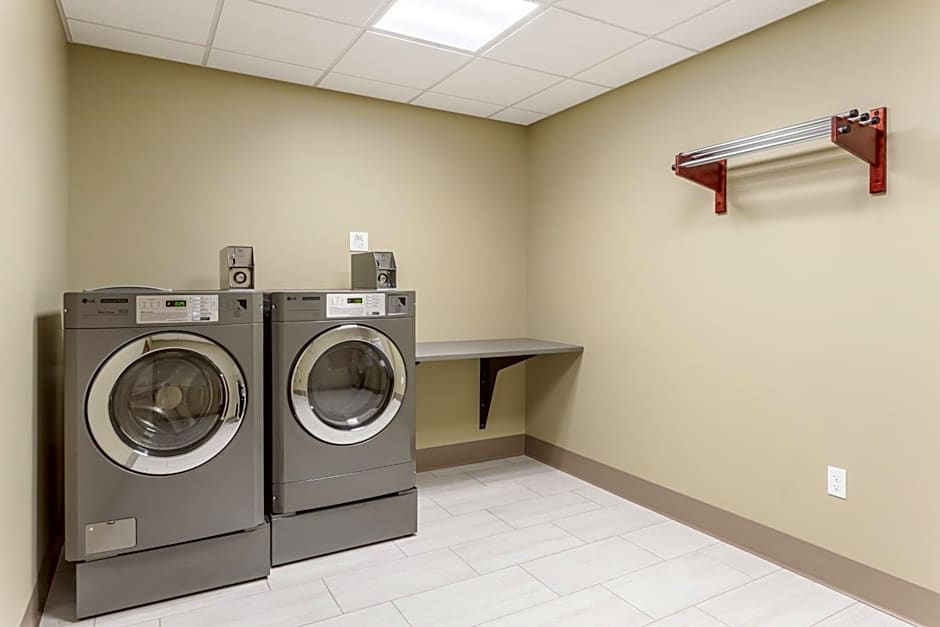 Holiday Inn Express And Suites Springfield North By IHG