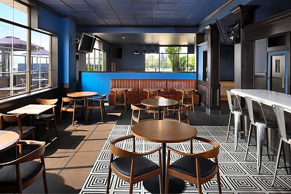 Four Points By Sheraton Edmonton South