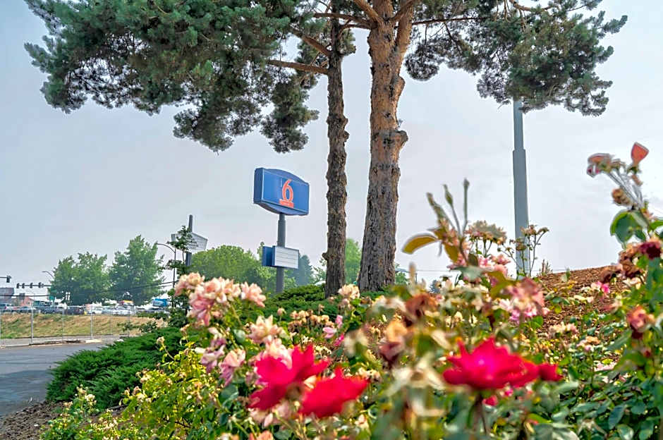 Studio 6 Suites - Albany, OR