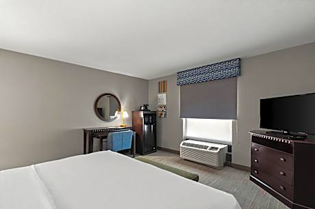 King Room with Accessible Tub - Mobility and Hearing Access/Non-Smoking