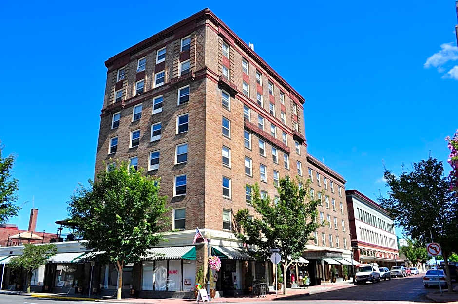 Peppermill Empress Inn