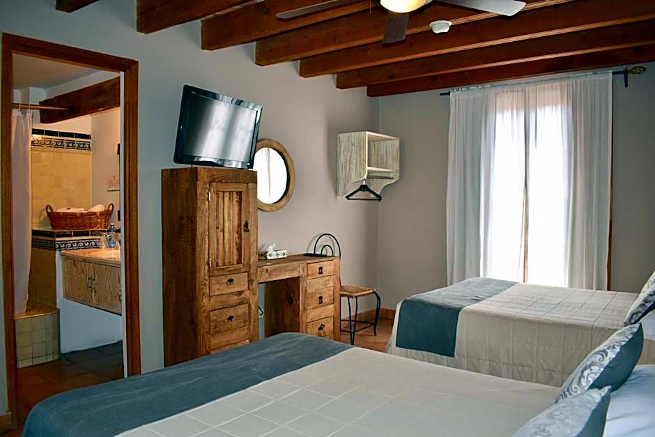 Hotel Ana Catalina and Suites