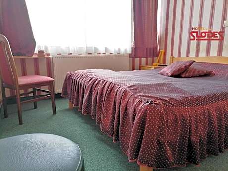 Double Room with Free Parking