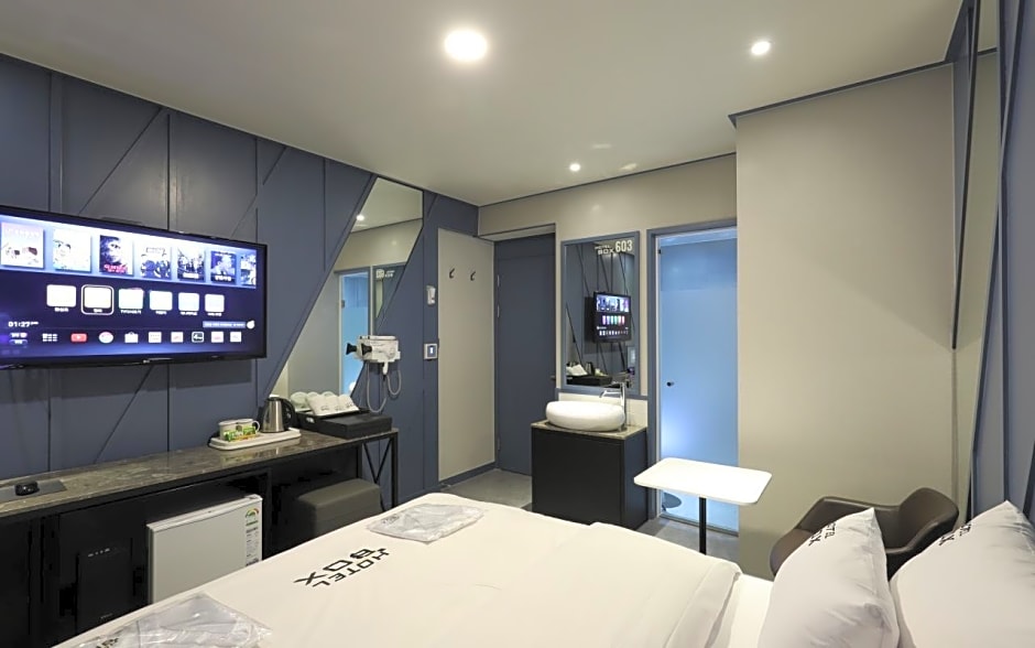 Box Hotel