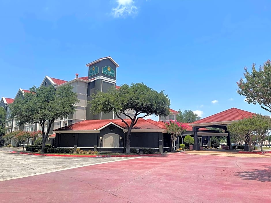 La Quinta Inn & Suites by Wyndham Dallas Arlington South