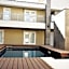 California Comfort & Suites
