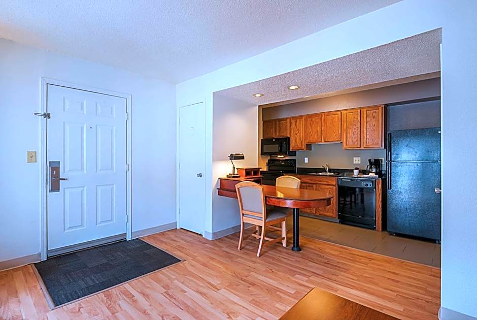 Studio 6-Greensboro, NC