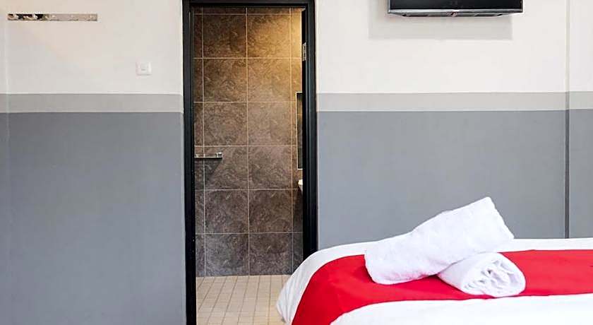 RedDoorz Plus near Taman Anggrek Mall
