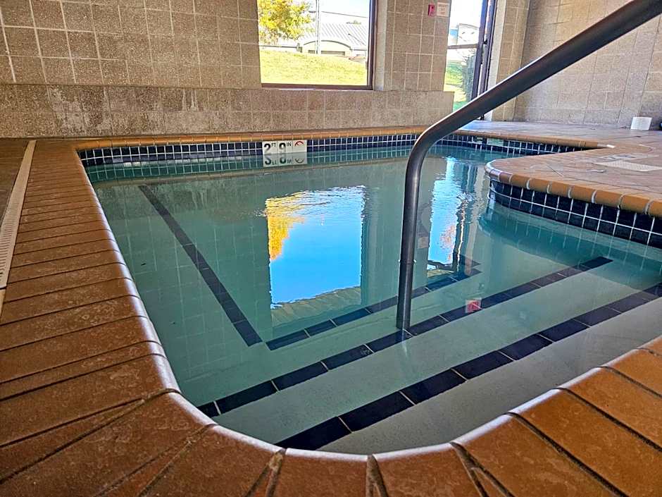 Ramada by Wyndham Platte City KCI Airport